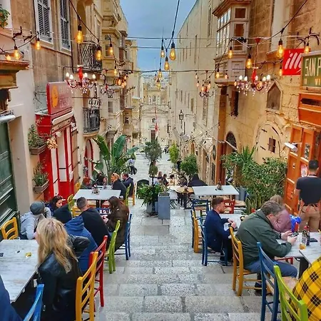 In Bb Πανσιόν *